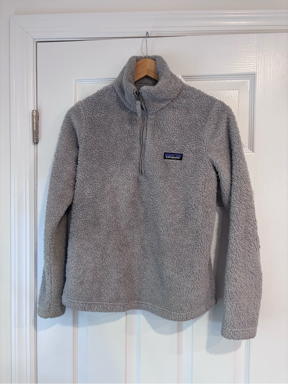 Patagonia Women's Los Gatos 1/4-Zip Fleece Pullover in a light grey size small